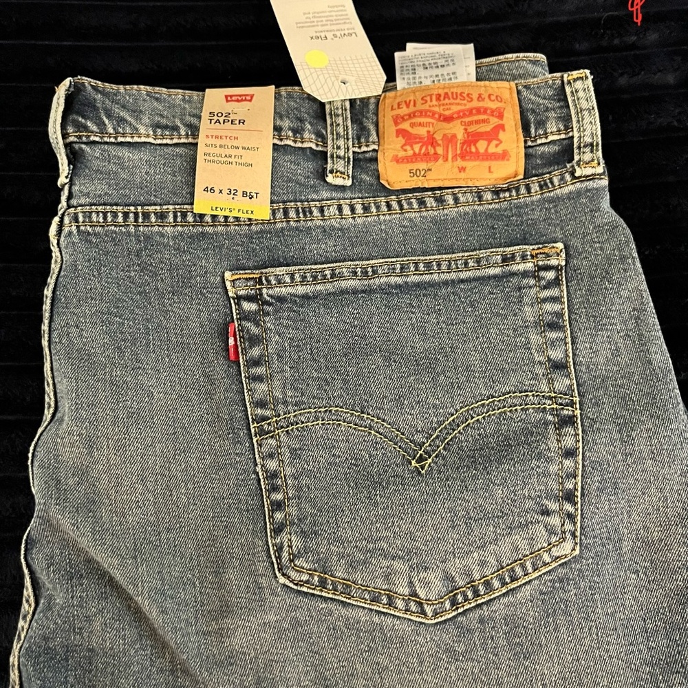 Levi’s 502 Jeans